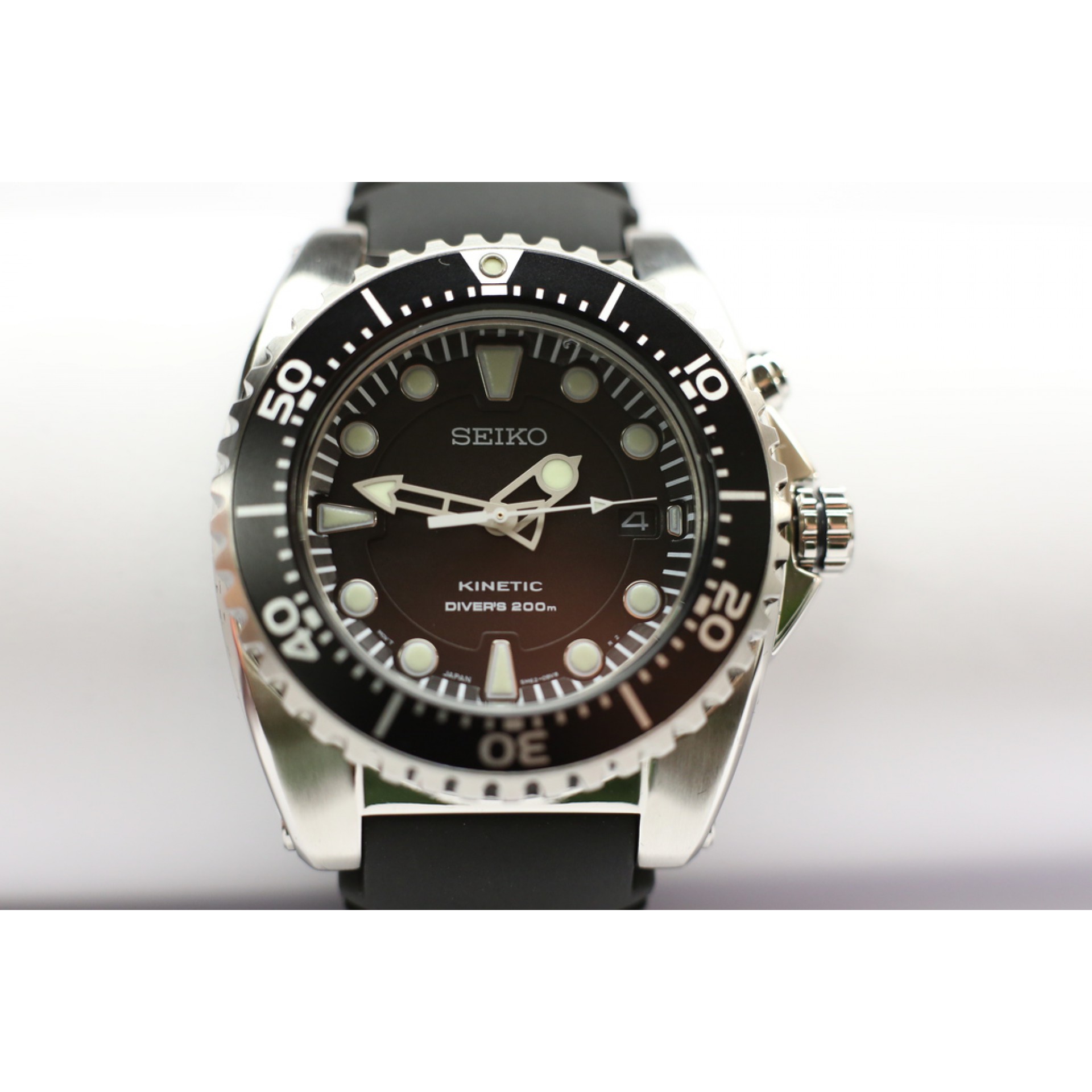 seiko kinetic divers 200m price